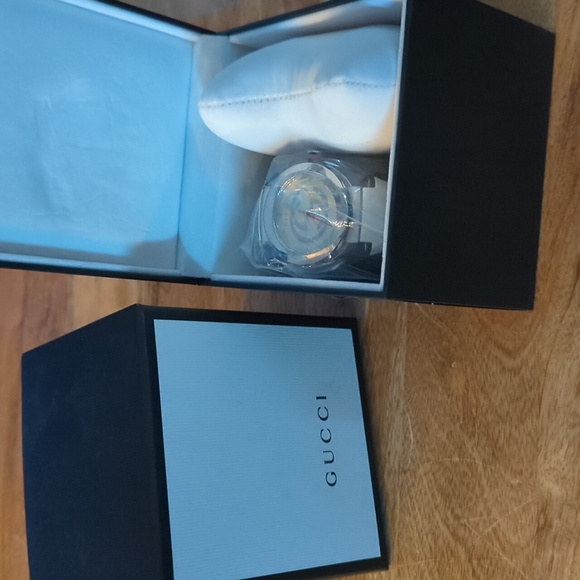 Mens Gucci Sync XXL Unisex Watch YA137101 - Picture 2 of 9